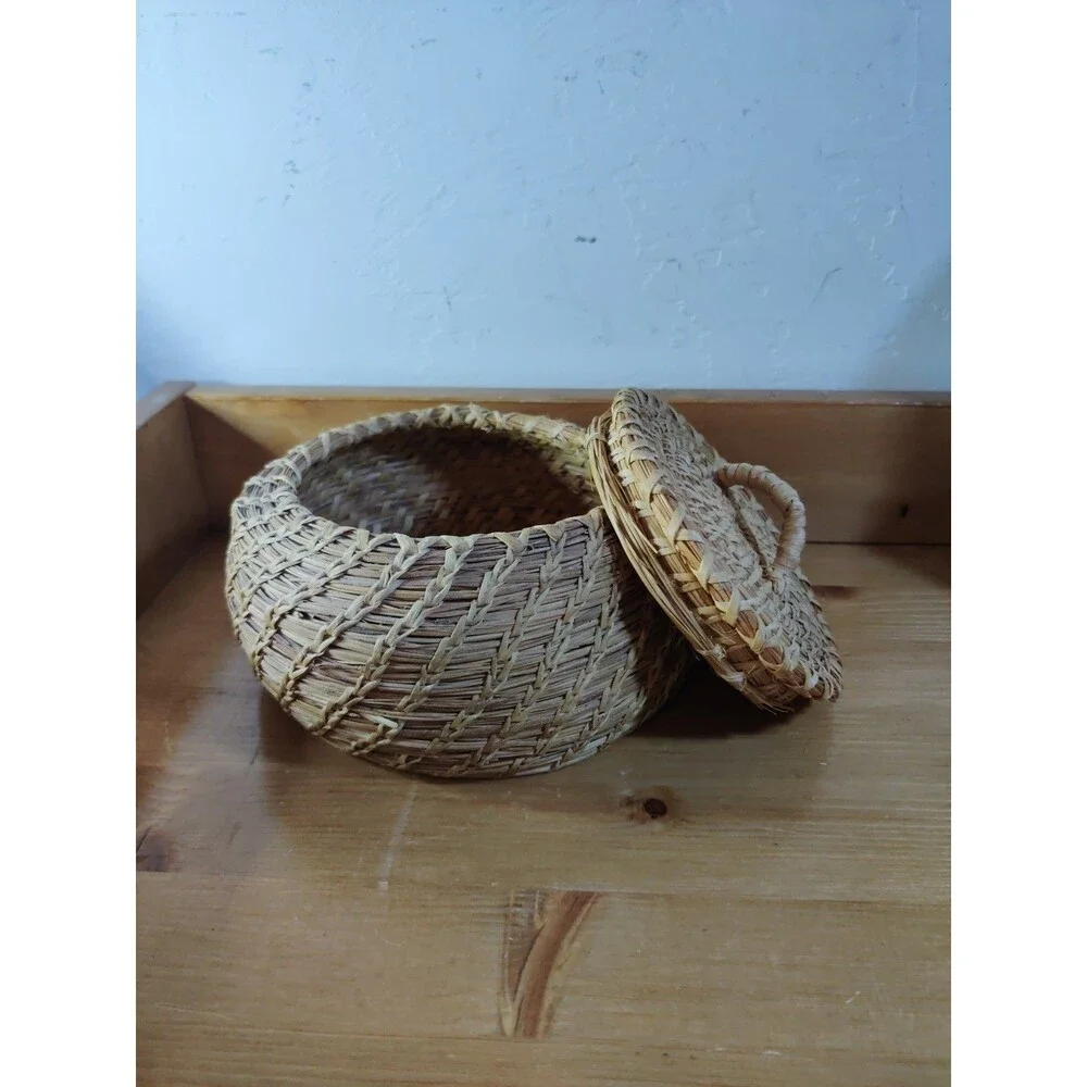 Handwoven Tohono O' Odham Papago Indian Woven Lidded Grass Basket ~7x5